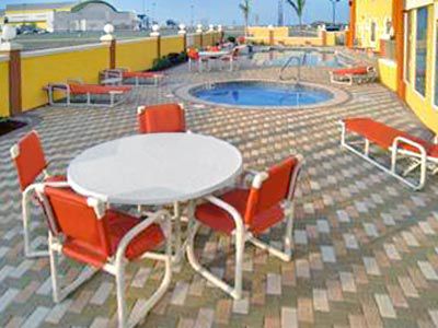 Super 8 By Wyndham Hidalgo/Mcallen Area Extérieur photo
